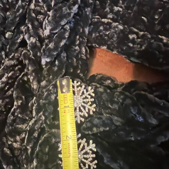 Handmade Black Velvet Crochet Infinity Scarf Rhinestone Snowflake Accents J&L - Picture 4 of 6